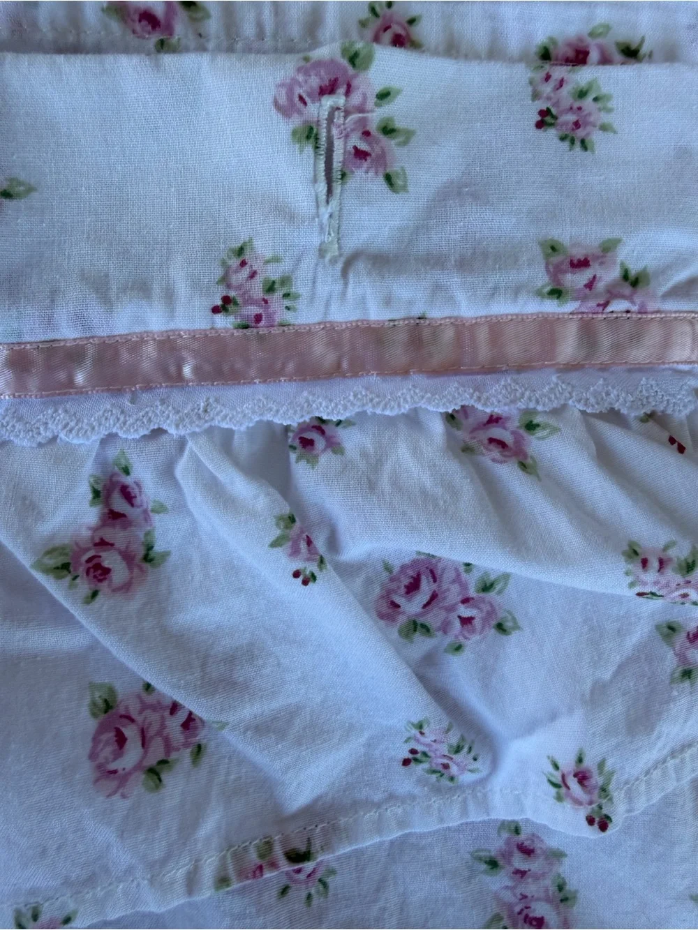 Y2K Rachel Ashwell Treasures Rosebud Ruffled Farmhouse Shower Curtain 68x70 GUC